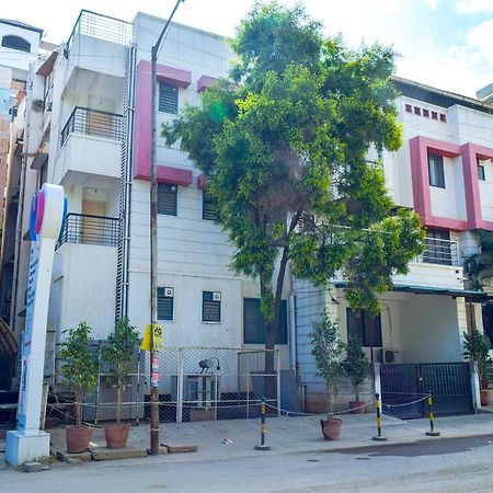 Hotel Oyo 5934 Lokaz Bengaluru Zewnętrze zdjęcie