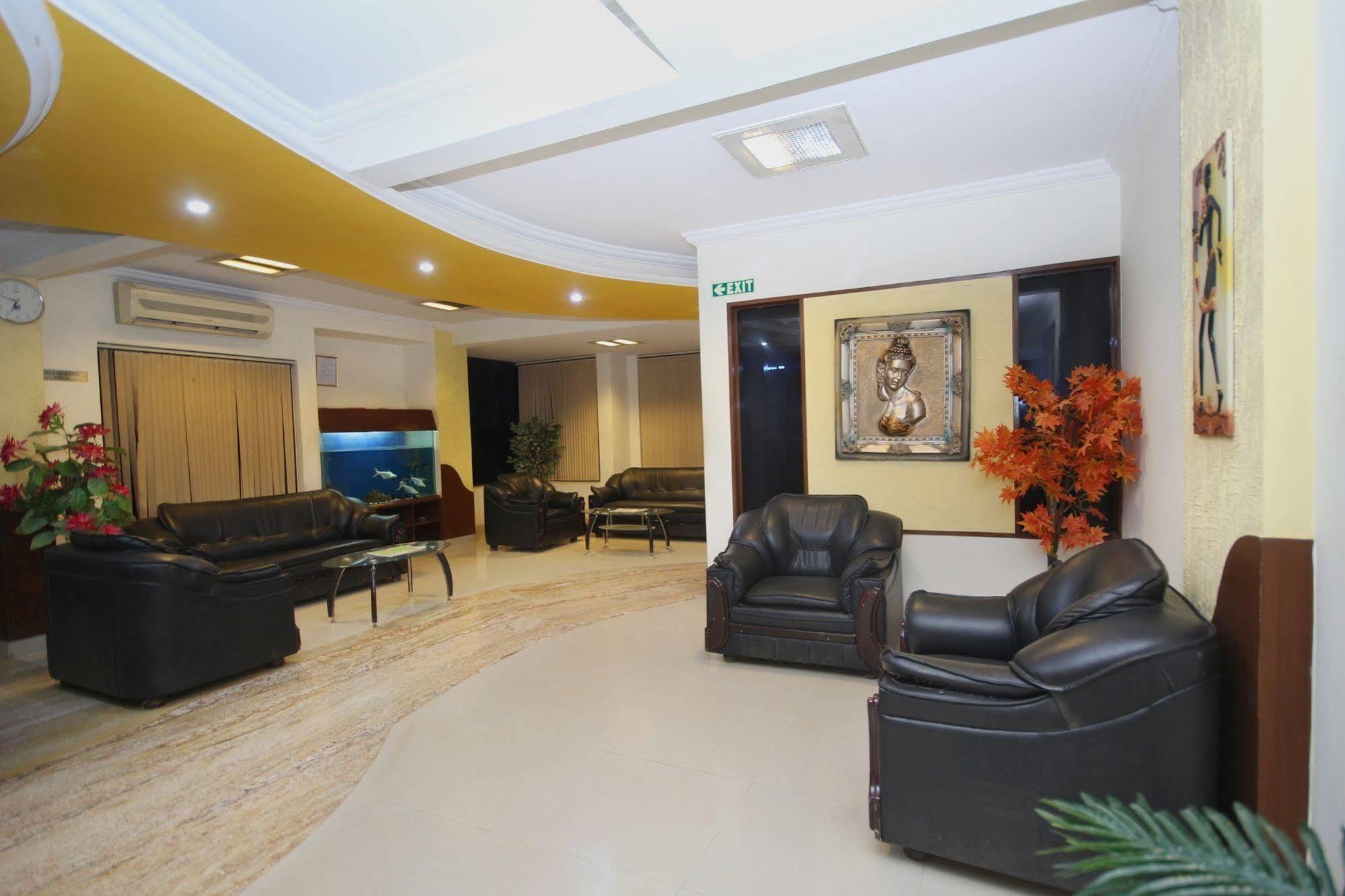 Hotel Oyo 5934 Lokaz Bengaluru Zewnętrze zdjęcie